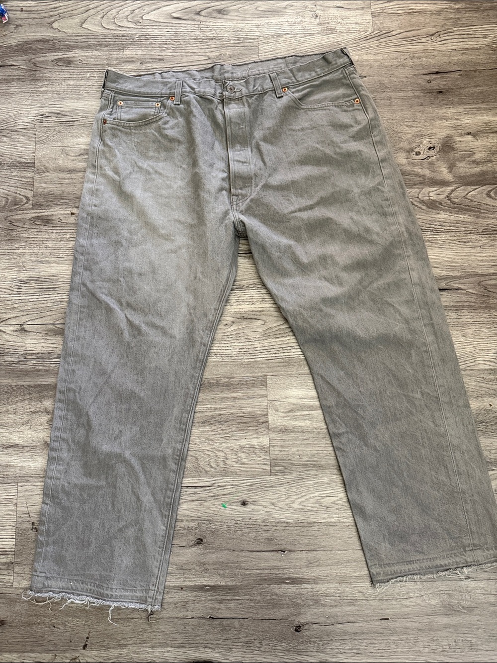 501 Levi's Men's Light Gray Relaxed Jeans